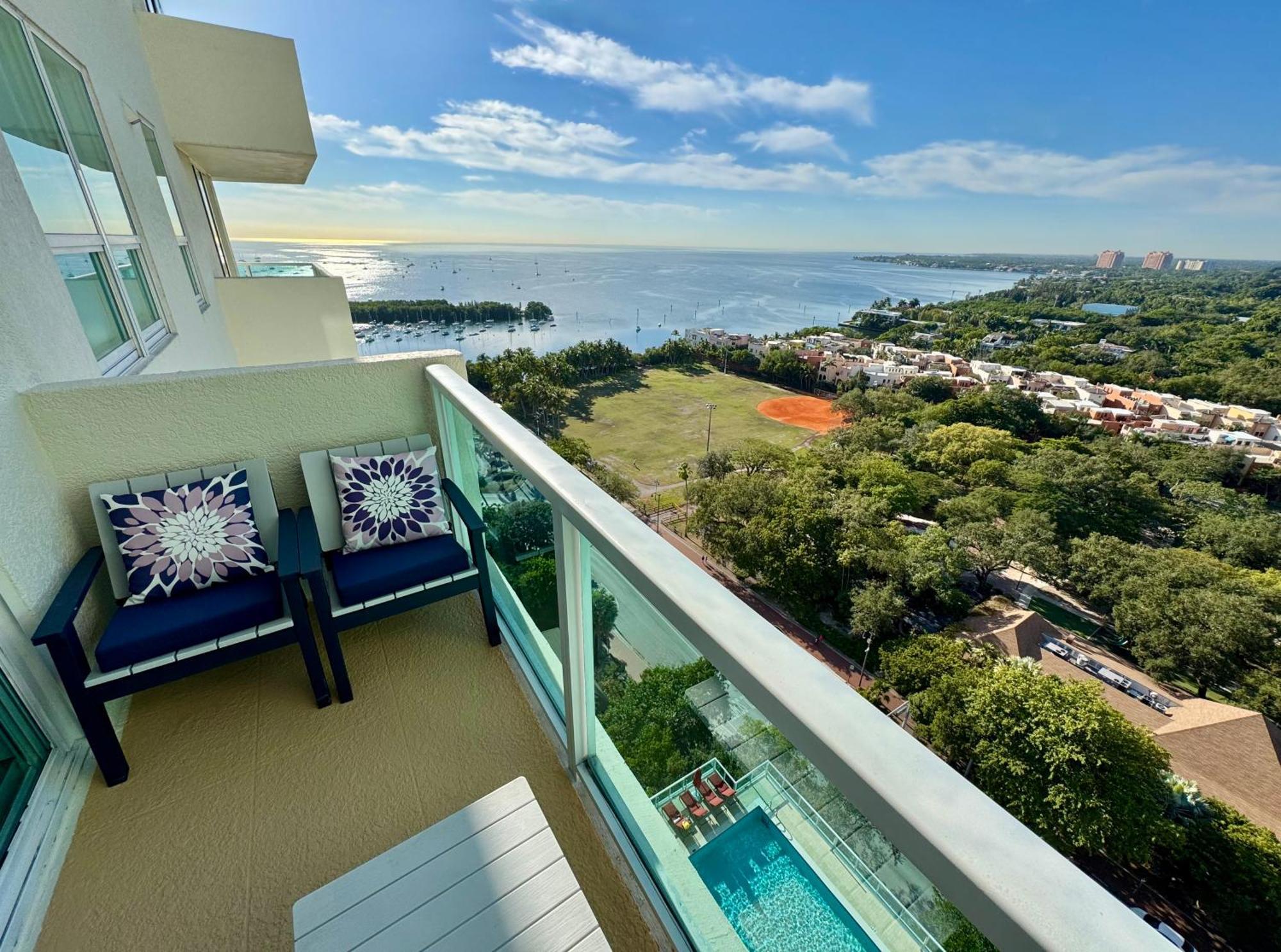 Balcony Ocean View ! Pool - Wifi - Gym - Parking Appartamento *