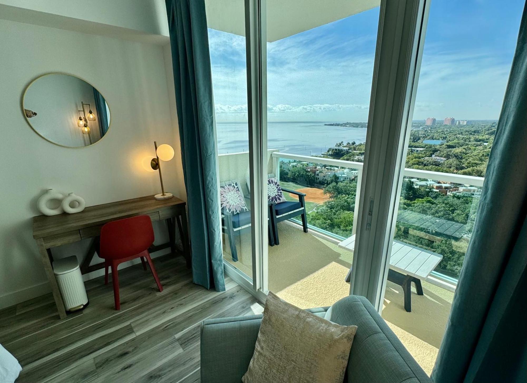 Balcony Ocean View ! Pool - Wifi - Gym - Parking Appartamento *